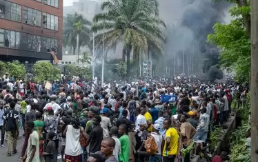  Стотици хиляди останаха без ток и вода