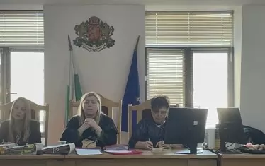 Отводът на съдебния състав връща делото в изходна позиция.