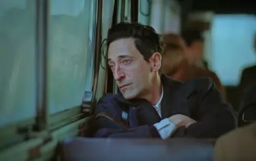 Повече от две десетилетия след "Оскар"-а за "Пианистът", Ейдриън Броуди получава нов шанс с "Бруталистът".