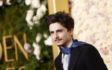 Тимъти Шаламе е неузнаваем като младия Боб Дилън в "Напълно непознат".