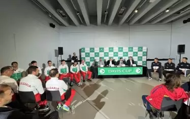 Тенисистите на Румъния и България участват в официалната пресконференция.