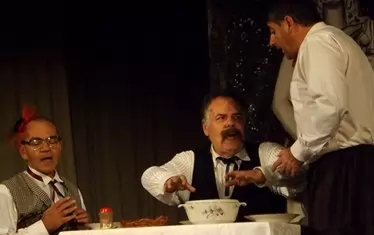  Калоянчев-младши в "Г-н Балкански" в една от коронните роли на баща си. 