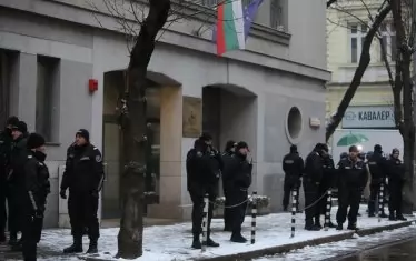Сградата на съвета плътно охранявана от полицията. По сведения на БОЕЦ охраната е поискана от самия ВСС.