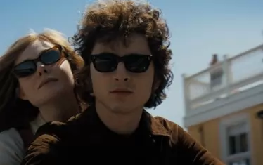 Суз Ротоло, художничка и дъщеря на комунисти, е прекръстена на Силви Русо.