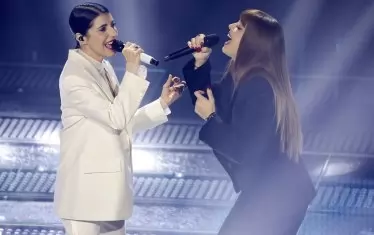  В петък вечер Джорджа с колежката си Аннализа спечели отличието при кавърите и дуетите. 