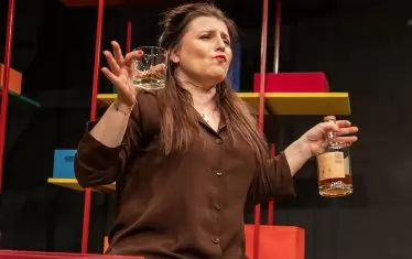  Елена Атанасова е впечатляваща в "Случаят Лола".