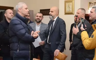"Възраждане" сътвориха цирк и при варненския кмет