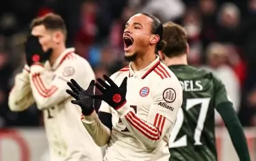 Влезлият като резерва Лерой Сане се ядосва след поредния пропуск за "Байерн" пред вратата на "Селтик", преди все пак мюнхенският гранд да се спаси от продължения.