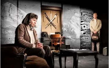  Актрисата Станка Калчева е постигнала поразителна прилика с известната писателка.