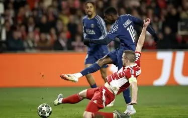 Усман Дембеле изстрелва топката към вратата на "Брест", за да оформи крайния резултат при изразителната победа на ПСЖ.