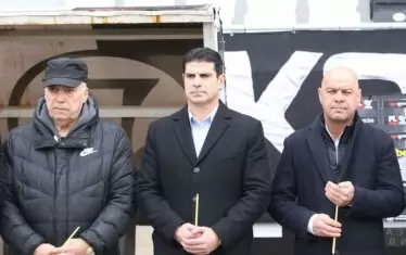 Преди мача обстановката бе доста по-тържествена, като почетният президент на "Локомотив" Христо Бонев, президентът на БФС Георги Иванов и кметът на Пловдив Константин Димитров (от ляво на дясно) участваха във водосвет за откриването на трибуна "Спортклуб".