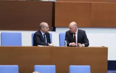 Едни от най-тежките държавни предприятия са в системата на транспорта. Правителството реши да не променя правната им форма. 