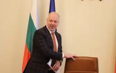 Управляващите приеха поисканата от Пеевски програма