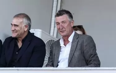 Обстановката в ЦСКА не е напълно непозната за Пауло Нога (вляво), който изгледа в компанията на изпълнителния директор на клуба Радослав Златков дербито срещу "Левски" на 19 октомври м.г., загубено от "червените" с 0:1.