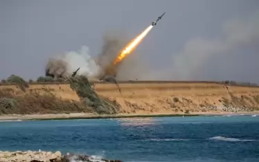 Българската армия прави мащабни учения от брега на Черно море с ракетни комплекси С-300, с изтребители МиГ-29, щурмоваци Су 25, с ракетни комплекси "Нева", "Точка", "Куб"
