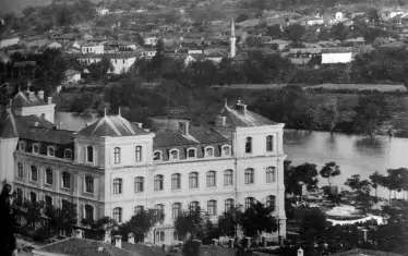 Училището около 1900 г.