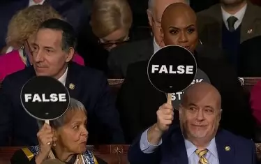  Конгресмените от Демократическата партия протестираха в залата