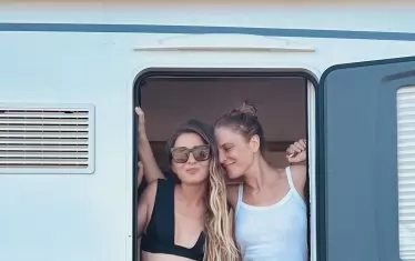 Неда Морфова (вляво) и Духовникова по време на снимачния период миналото лято.