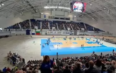 Бездънната яма "Арена Бургас" тепърва ще гълта милиони