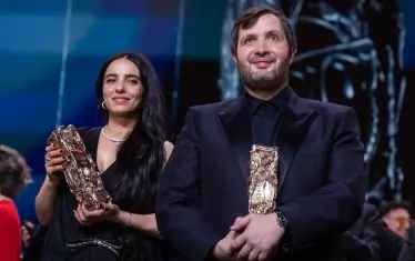 Лауреатите за женска и мъжка роля - Хафсия Херзи и Карим Леклу.