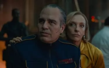 Марк Ръфало и Тони Колет в ролите на злодеи.