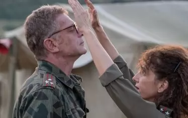 Юлиан Вергов и Маргита Гошева в сцена от "Триумф".