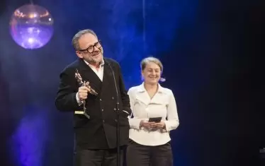 Самуел Финци с награда за водеща мъжка роля и за...дебют на бг сцена.