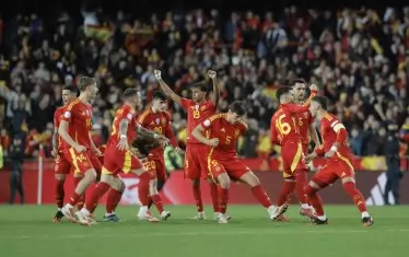 Испанските национали изразяват по различен начин радостта си от победата с дузпи над Нидерландия, която прати "Ла Фурия" на 1/2-финалите в Лигата на нациите. Успехът също така означава, че европейският шампион ще е в група с България, Турция и Грузия в квалификациите за Мондиал 2026.