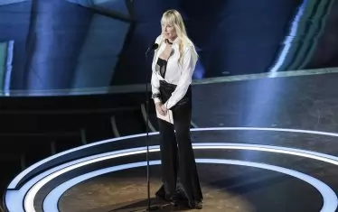  Дарил Хана бе единствената, която изрече "Слава Украини" на сцената.