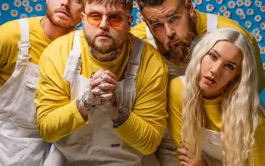 The Lottery Winners ще гостува за пръв път в България, благодарение на това, че е съпорт на Роби Уилямс.