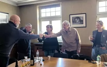  Наздравица с директора на Народния - Васил Василев, за първа репетиция.