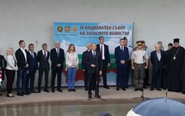 Дори и на срещата на запасното войнство гвардейците и поповете са повече от запасняците