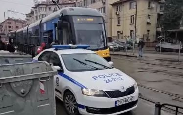 МВР-шефът проверява патрулка, блокирала центъра на София