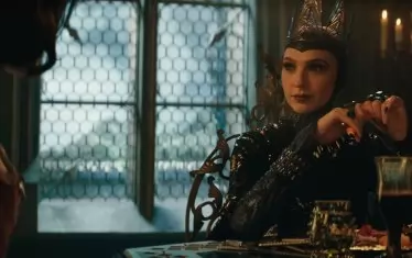 Гал Гадот: поредната зла мащеха, по-красива от принцесата.