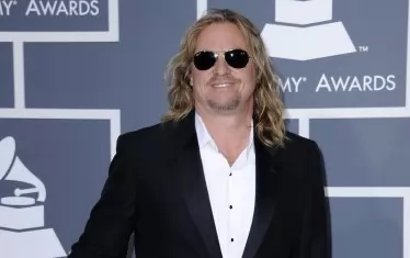  Актьорът на червения килим на наградите "Грами" през 2012-а.