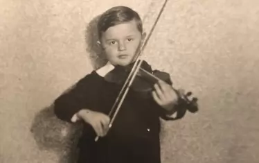 Тед (Величко) като малък в Торонто.