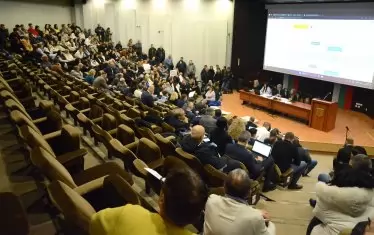  Зала "Пленарна" е за ремонт, но чак пък в окаяно състояние не е.