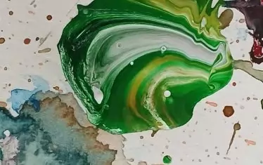   Цветните абстракции на Пити за познати в много страни.