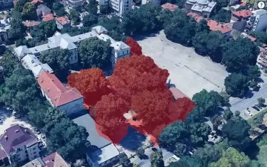 Община Пловдив твърди, че дървета няма да бъдат изсечени, но Чило Попов и Боян Юруков казват, че няма как да няма (в червено). 