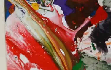   Цветните абстракции на Пити за познати в много страни.