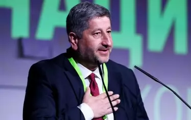  “Трябва да излезем от протестно-корективния режим и да поискаме властта.” Това препоръча председателят в оставка на “Да, България” Христо Иванов в речта си при откриването на четвъртата Национална конференция на партията, която днес трябва да избере ново ръководство. 

