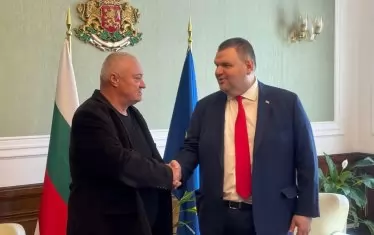 Пеевски с кмета на Хайредин Тодор Алексиев ...