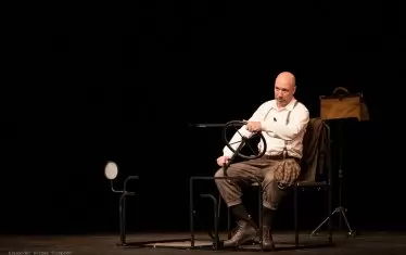 Хитовият моноспектакъл "Чамкория" е в програмата на новата сцена в Борисовата.