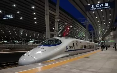 Този влак-стрела може да развива до 450 км/ч, но не всеки може да пътува с него.