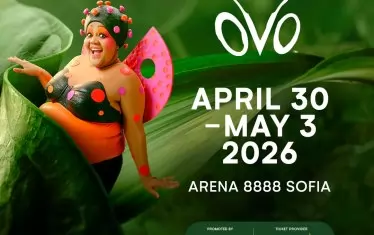  Плакатът, обявяващ спектаклите 