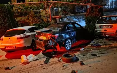 Шофьор помете пет автомобила и рани 18-годишен младеж в Кричим