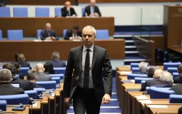 Костадин Костадинов се закани да организира нов вот на недоверие след празниците.