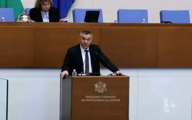 Министър Тахов претворява идеите 
на Пеевски в "Магазин за хората"