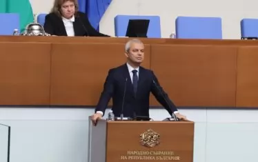 Костадин Костадинов се обяви за затваряне на българския трудов пазар за имигранти и депортиране на бежанци, които не отговарят на условията за такива.