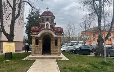 Храмът, построен по повод 70-годишнината на МГУ.